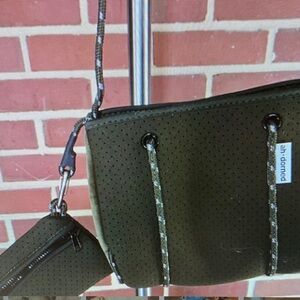 AH-‎ DORNED Stylish Olive Green MODERN Women's Highly VERSITLE Purse Plus COIN